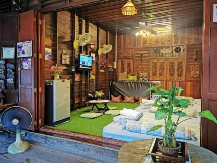 Ban Mae Arom Apartment Amphawa Exterior foto